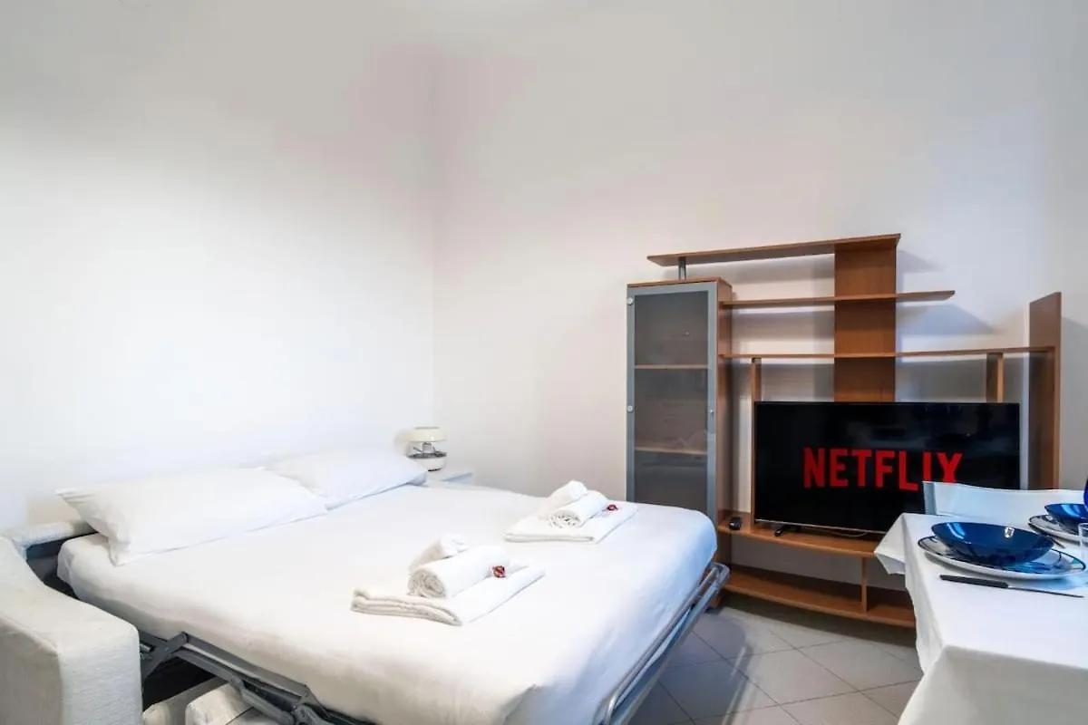 M3 10 Min Duomo Luxury Fondazione Prada House Apartment Milan 0*,  Italy